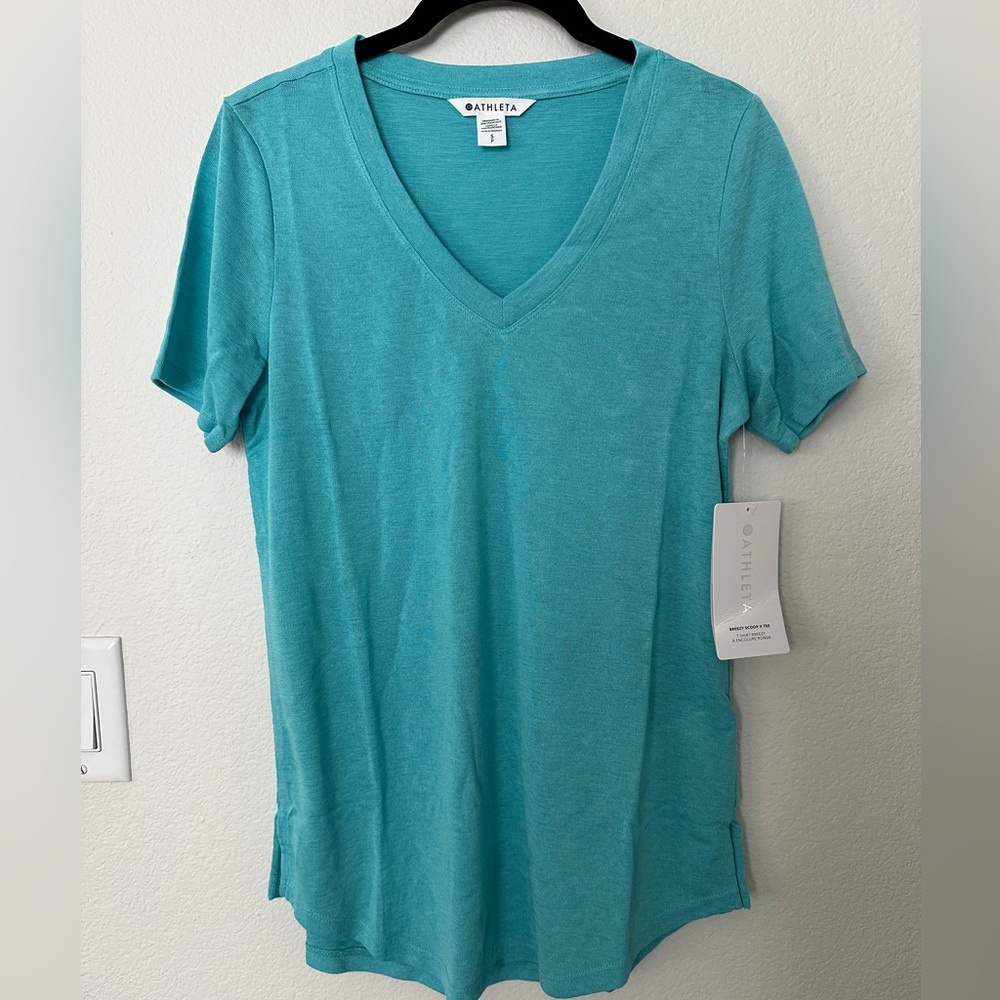 NWT Athleta Breezy Scoop V Tee